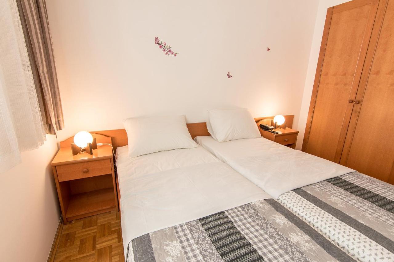 Hotel Barba Starigrad Paklenica Exterior photo